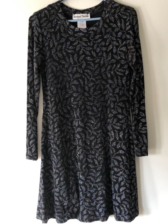 Ronni Nicole Dresses & Skirts - Sparkly Leaf Ronni Nicole Dress 👗